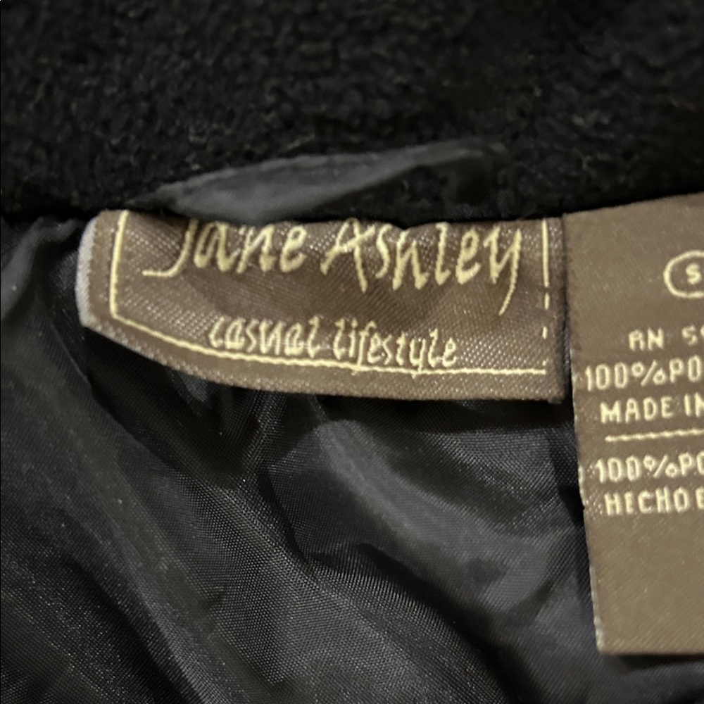 Jane Ashley Quilted Blue Vest - Picture 4 of 5
